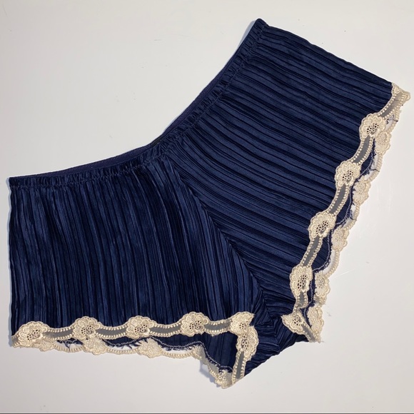 La Perla Beige Lace Navy Blue Plisse Sleeping Set